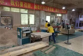 臨近年關，海德利家具餐桌餐椅生產忙，各工序井然有序生產中！