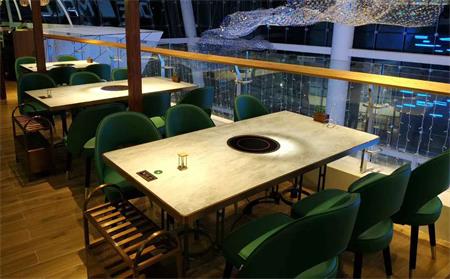 火鍋桌餐椅家具定做找廠家有什么優勢?