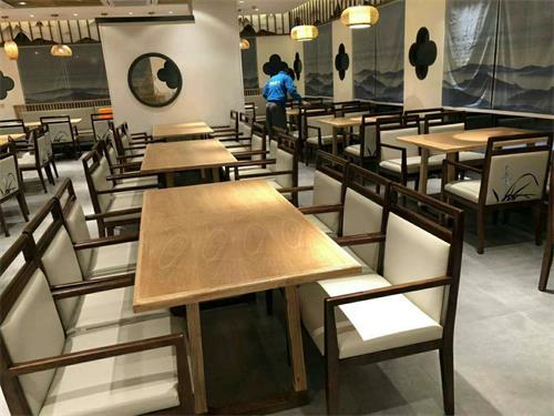 湘菜館_懷湘樓（龍華店)餐廳家具安裝現(xiàn)場(chǎng)