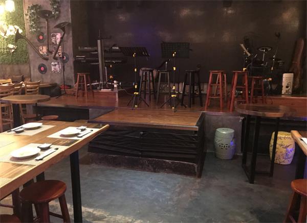 深圳梨渦淺笑Live音樂現場餐廳家具