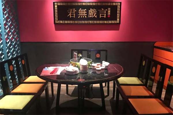把“戲鳳記”豬肚雞打造成國潮餐飲品牌，海德利餐桌椅上演了一出好戲